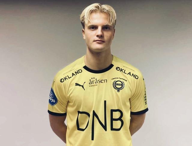 B. CBA（B. 中国男子篮球职业联赛）