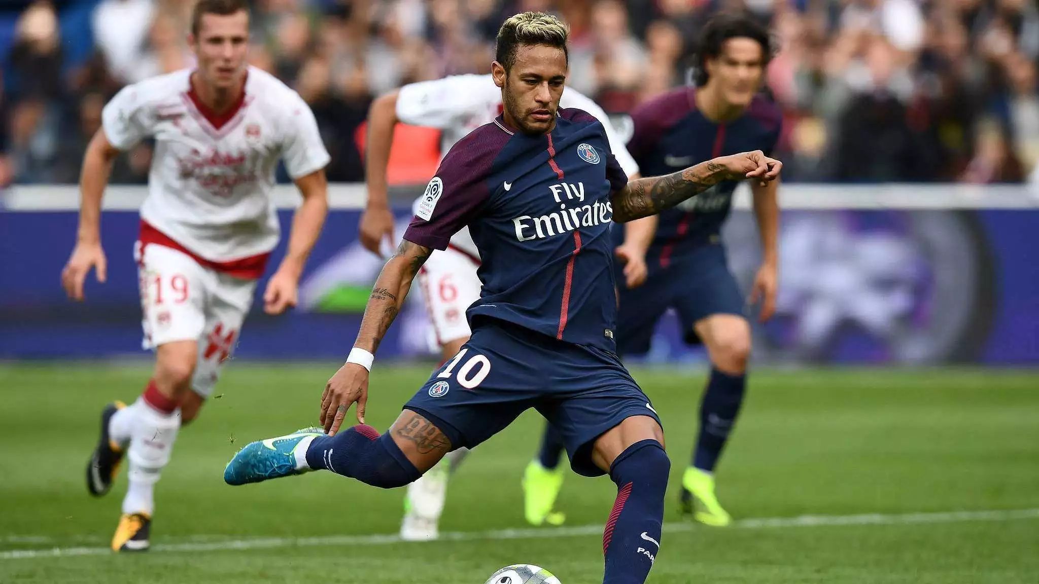 诺兰·莱恩在德州游骑兵队期间，与年轻打者范特拉发生著名的场上肉搏战