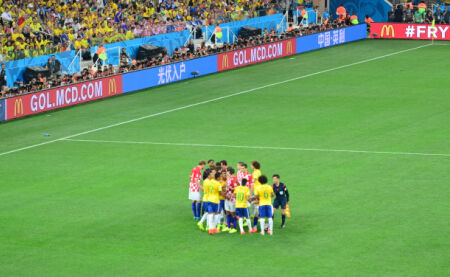 默特萨克、于大宝观战梅州U15vs浙江U15，并与小球员互动