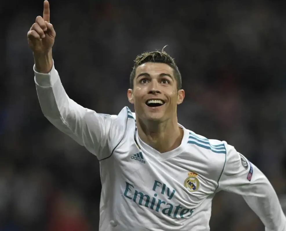 篮球CBA比赛尾声出现争议判罚引热议