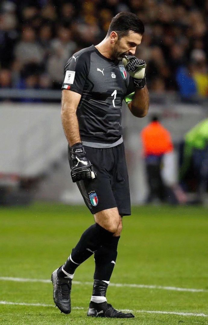 广东队在CBA俱乐部杯首战遭遇惨败，落后山西14分，外援表现不佳，失误频繁，防守被压制。